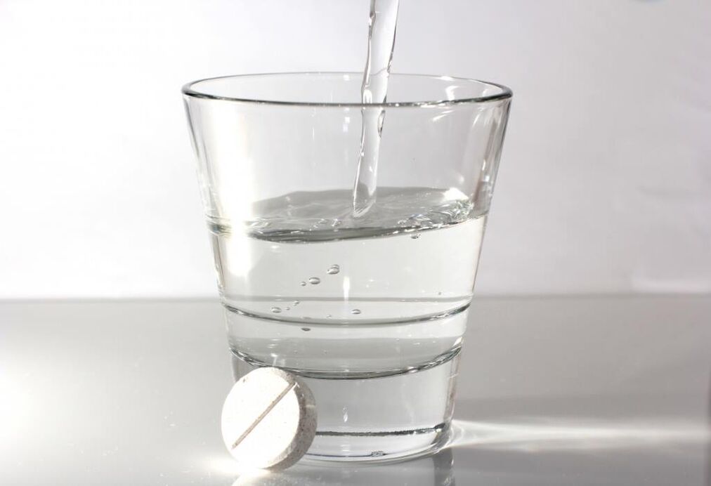 Νερό και ένα χάπι για τη θεραπεία της οστεοχονδρωσίας